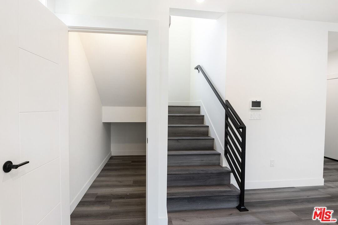 5038 1/2 Riverton Ave #5038 - Photo 7 of 21