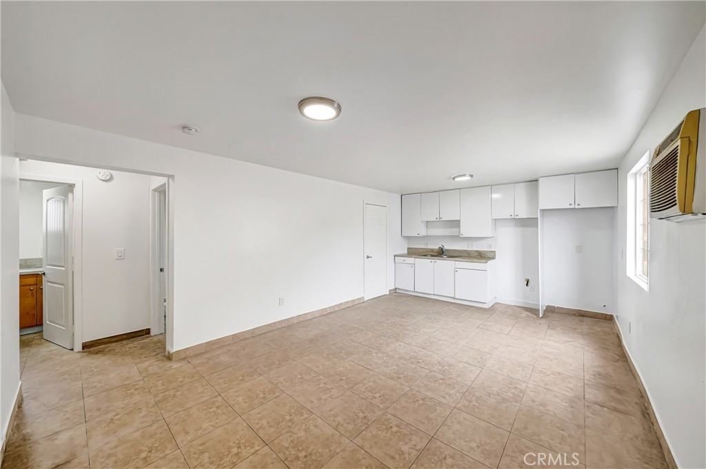 6827 Simpson Ave #6827-4 - Photo 4 of 19