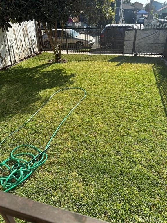 1667 E 111th St #1667 - Photo 3 of 14