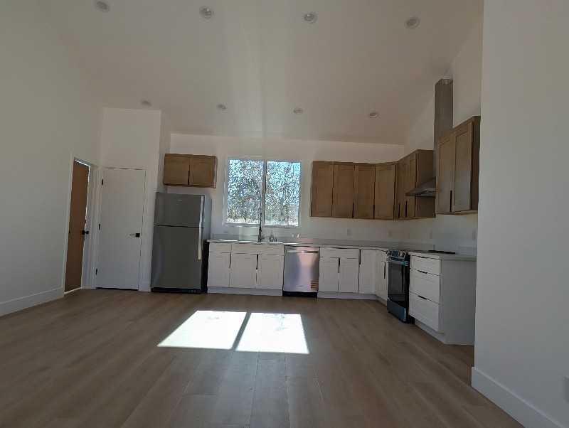 3036 Greenwood Dr - Photo 2 of 14