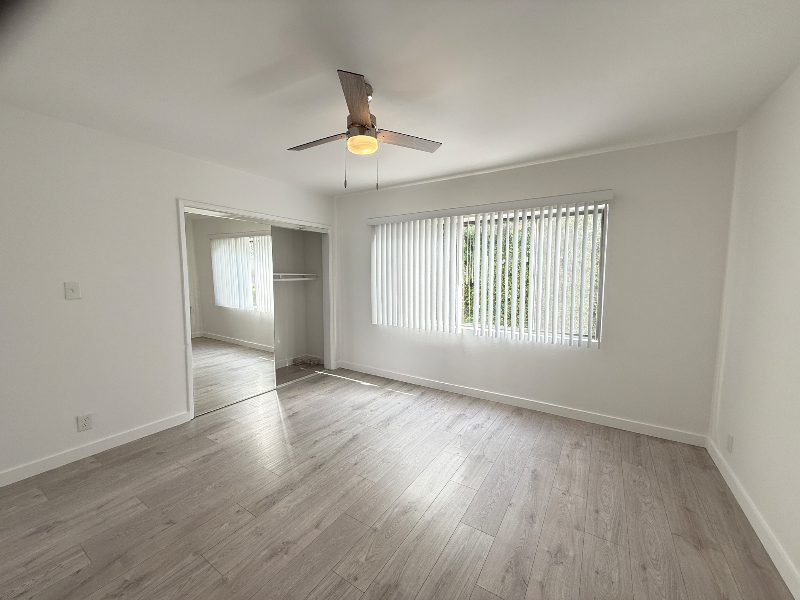 240 S Reeves Dr #C - Photo 3 of 7