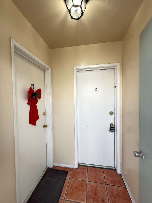 240 S Reeves Dr #C - Photo 7 of 7