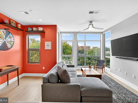 900 11th St Se #11 - Photo 2 of 16