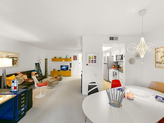 2424 Larkspur Ln - Photo 7 of 19