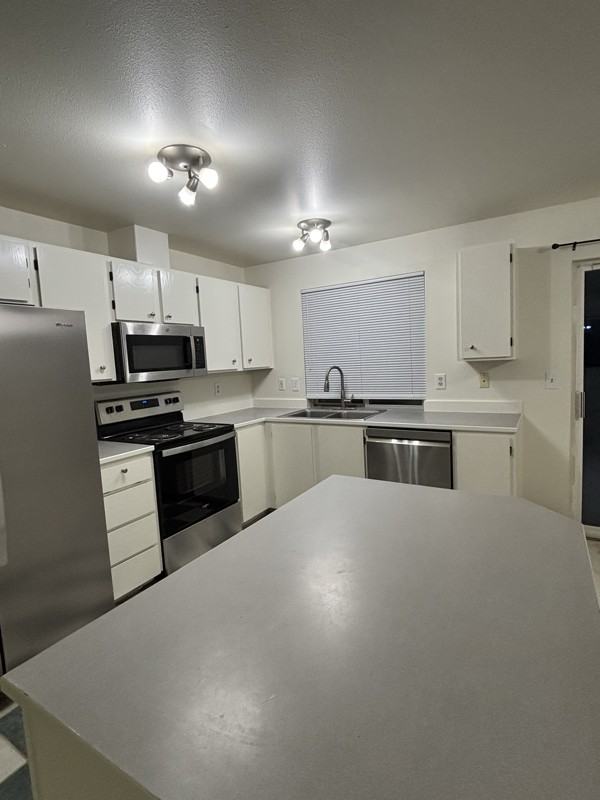 638 Main St - Photo 2 of 5