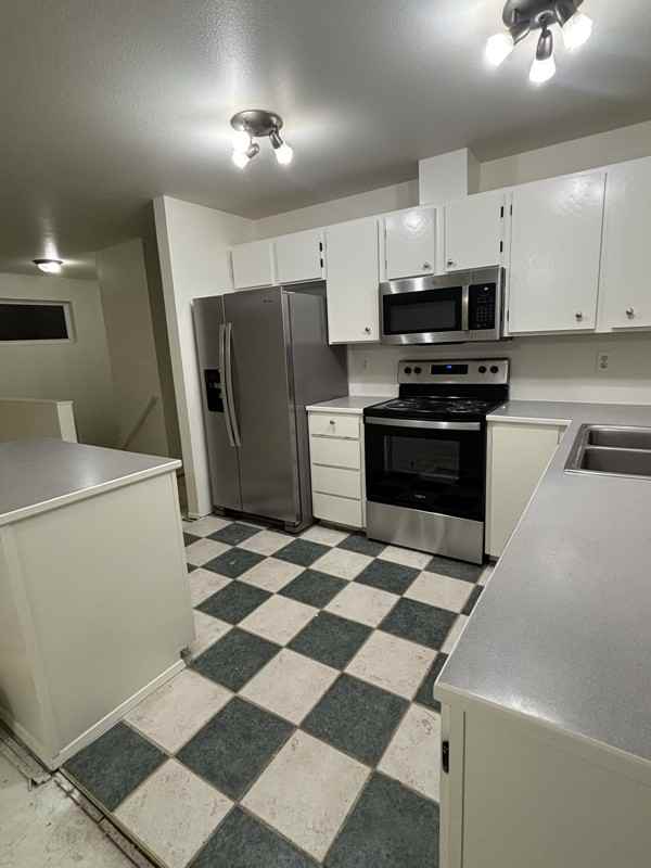 638 Main St - Photo 3 of 5