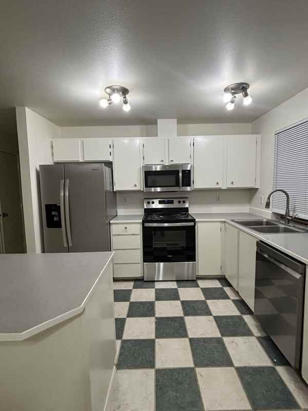 638 Main St - Photo 4 of 5