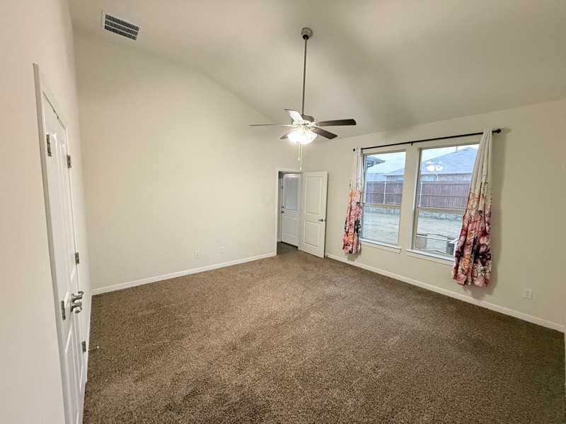 565 Lindisfarne Ln - Photo 6 of 24