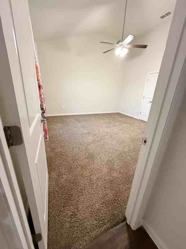 565 Lindisfarne Ln - Photo 7 of 24