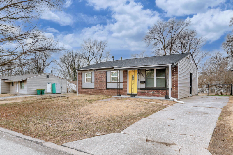 10411 Royal Dr - Photo 2 of 28