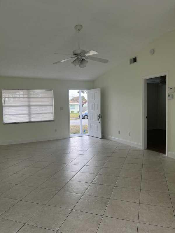 8622 Brackenwood Dr - Photo 4 of 19