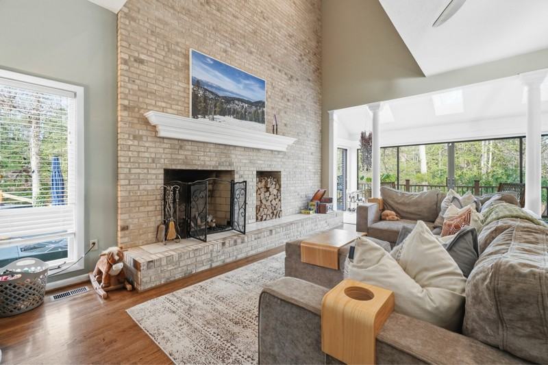 63 Queens Ct - Photo 2 of 46