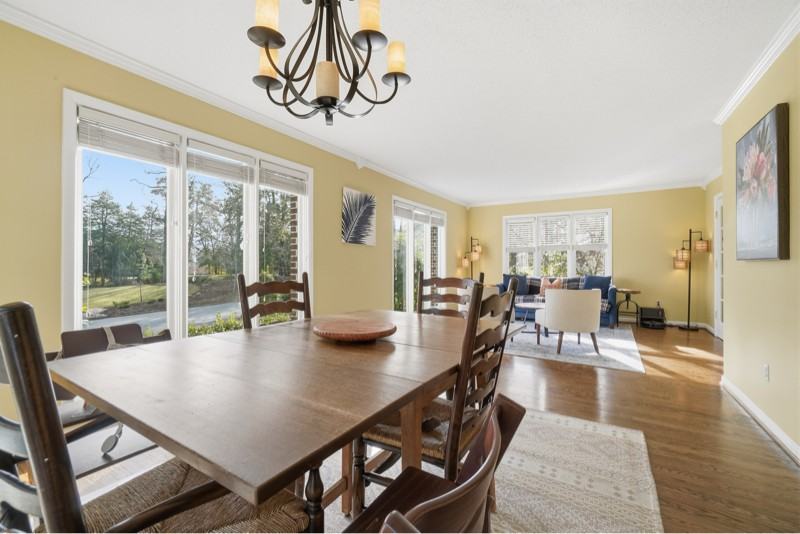 63 Queens Ct - Photo 7 of 46