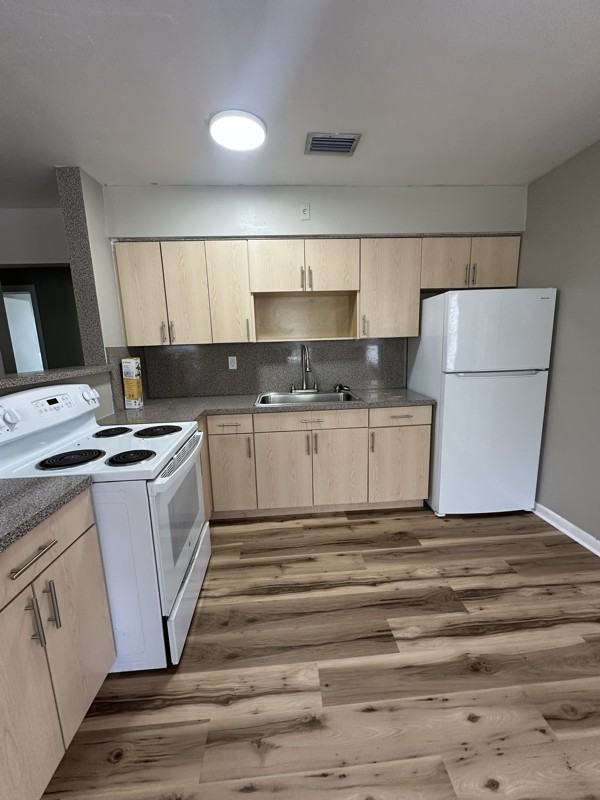 160 E 27th St #1 - Photo 5 of 13