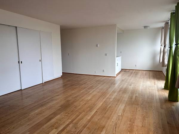 2012 Thorndyke Ave W #3 - Photo 4 of 16