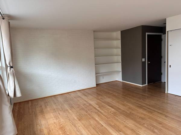 2012 Thorndyke Ave W #3 - Photo 5 of 16