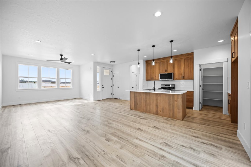 2130 Justine Ct - Photo 2 of 10