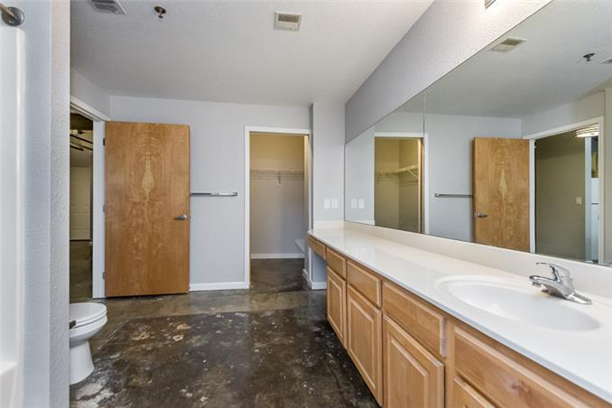 321 W 7th St #105 - Photo 5 of 13