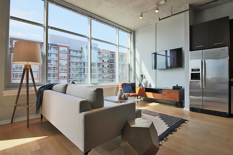 1189 S Delano Ct - Photo 2 of 7