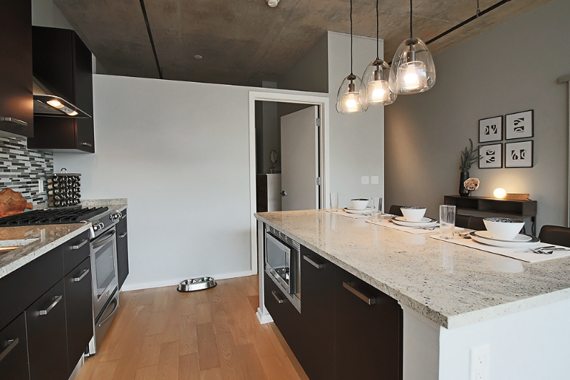 1189 S Delano Ct - Photo 3 of 7