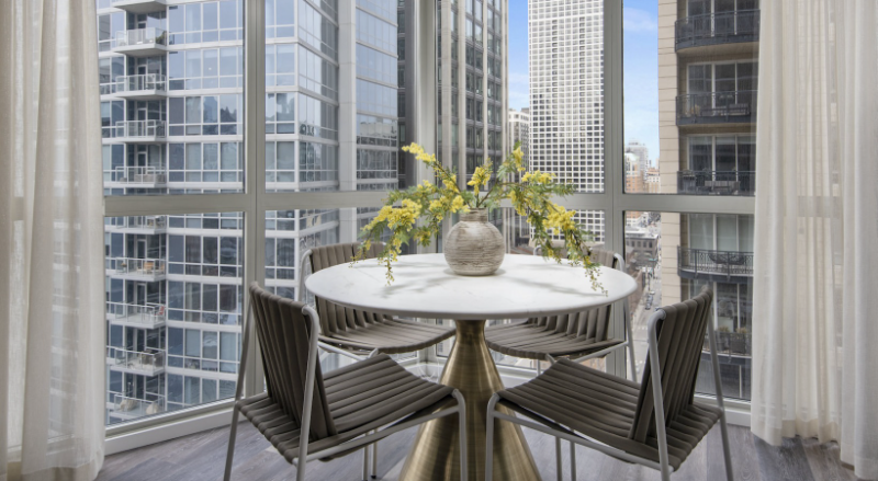 37 E Delaware Pl - Photo 3 of 7