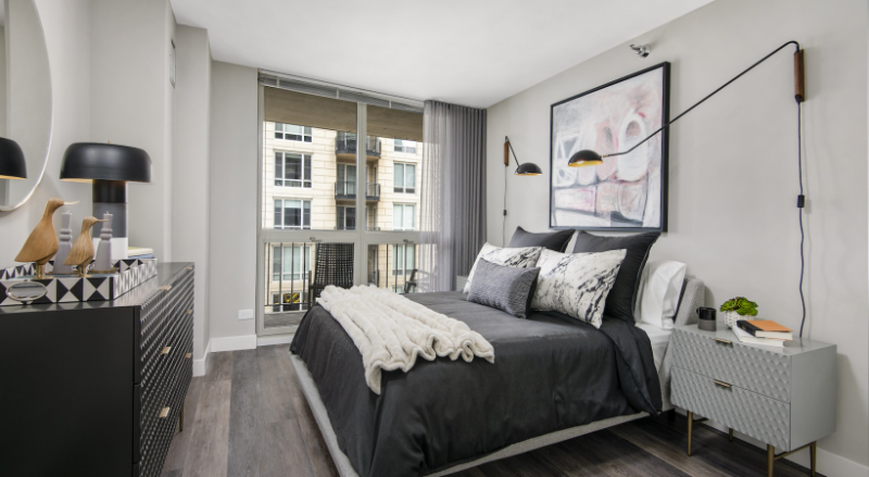 37 E Delaware Pl - Photo 4 of 7