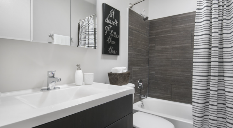 37 E Delaware Pl - Photo 5 of 7