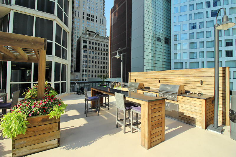 37 E Delaware Pl - Photo 7 of 7