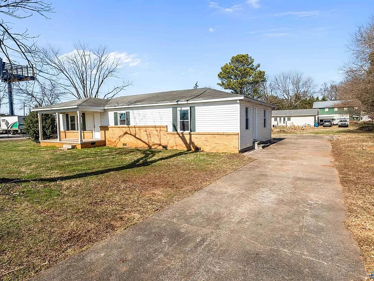 5624 Oakwood Rd Nw - Photo 2 of 12