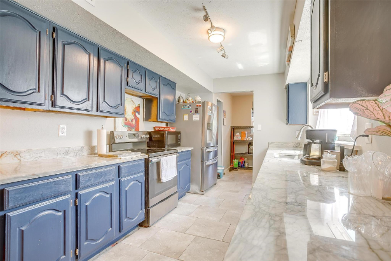 3200 Woodlark Dr - Photo 3 of 5