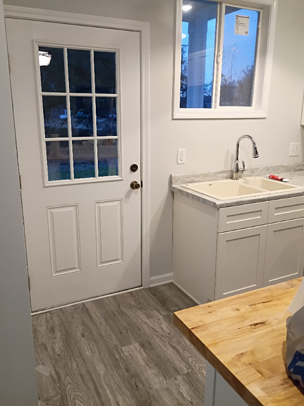 121 Rose Lake Dr - Photo 2 of 7