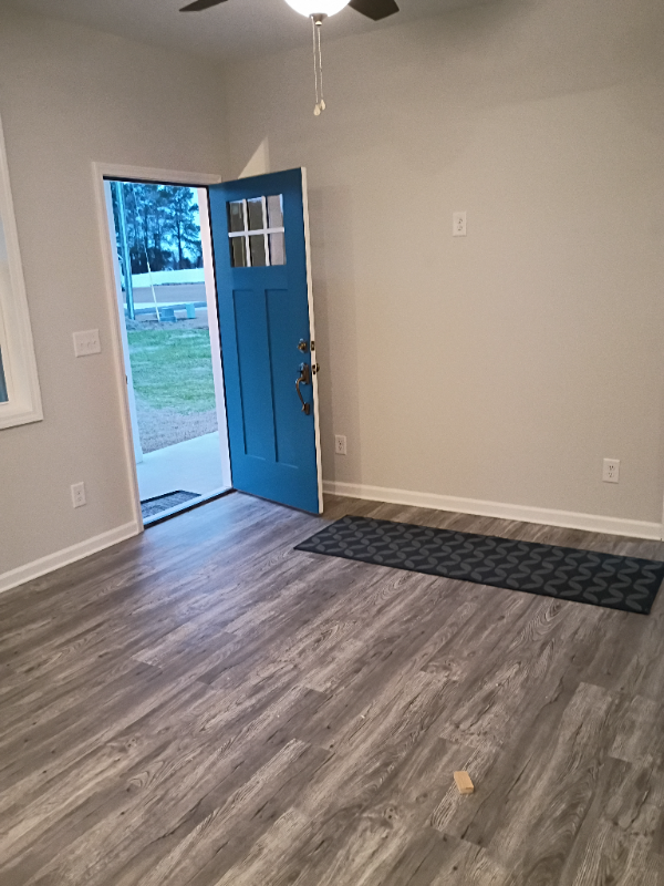 121 Rose Lake Dr - Photo 3 of 7