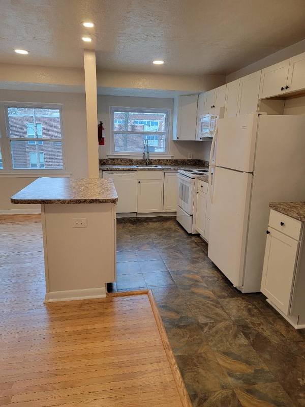 604 Selma St - Photo 5 of 12