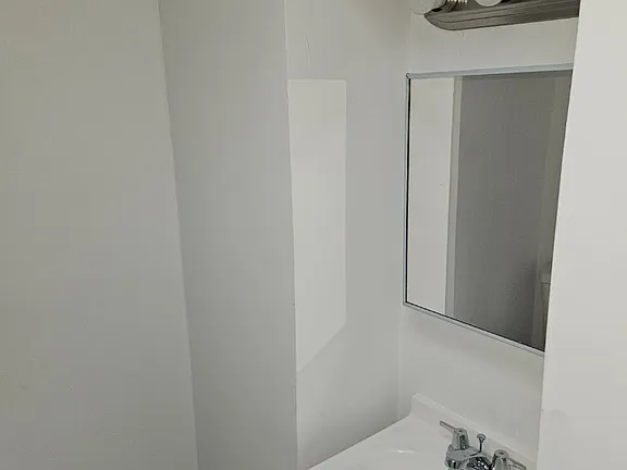 5555 Crowson St #10 - Photo 5 of 11