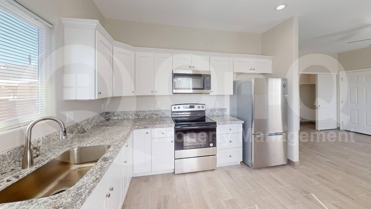 430 E Wilcox Ln #2 - Photo 3 of 10