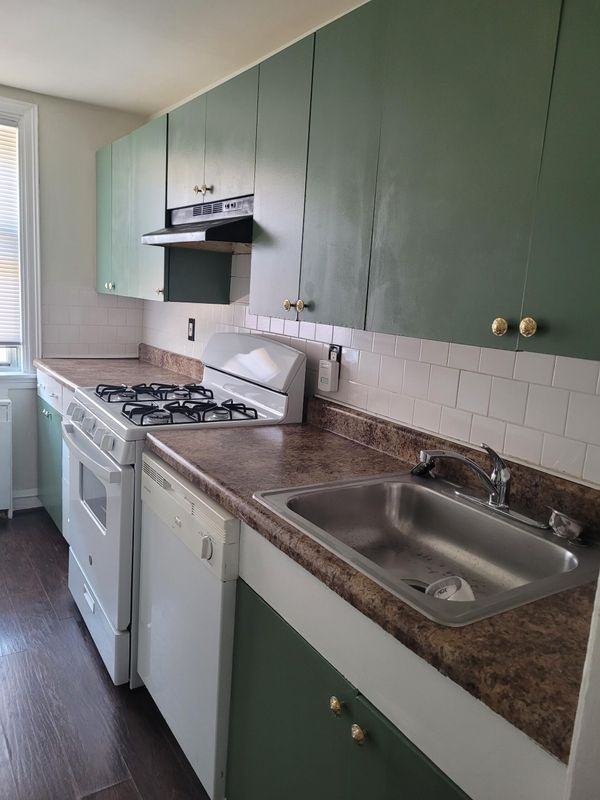 7113 Castor Ave - Photo 2 of 12