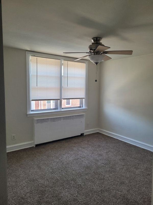 7113 Castor Ave - Photo 5 of 12