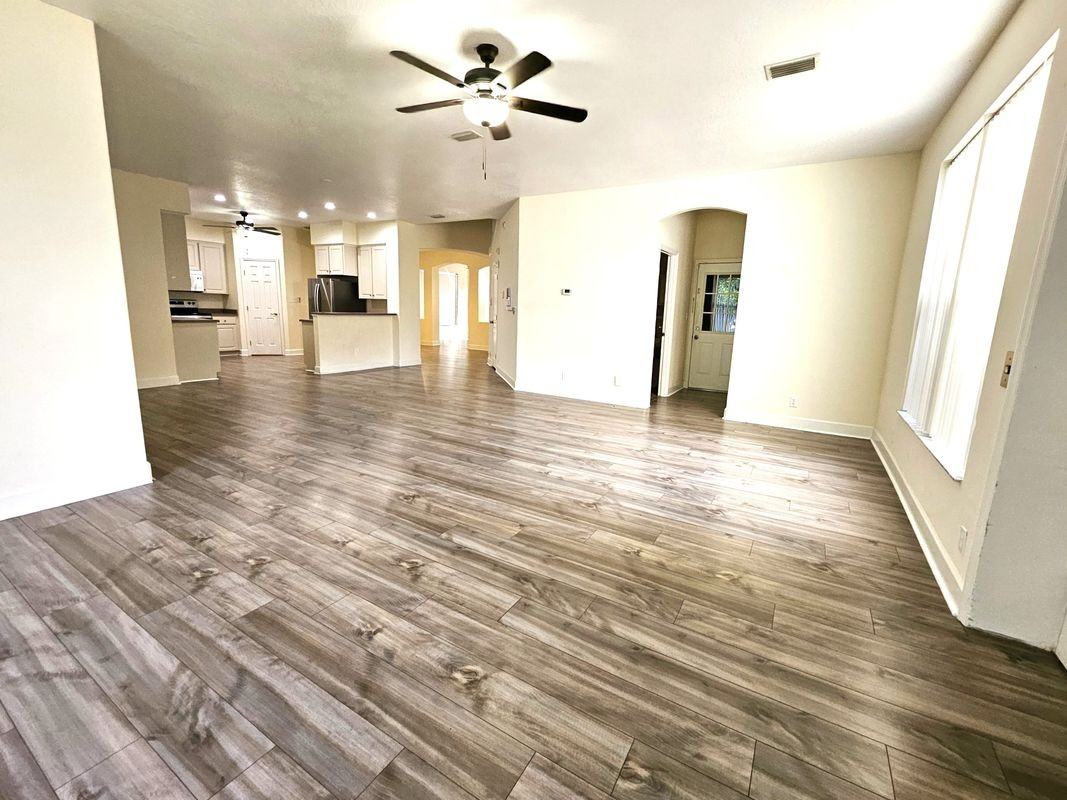 239 Corona Ave - Photo 4 of 41