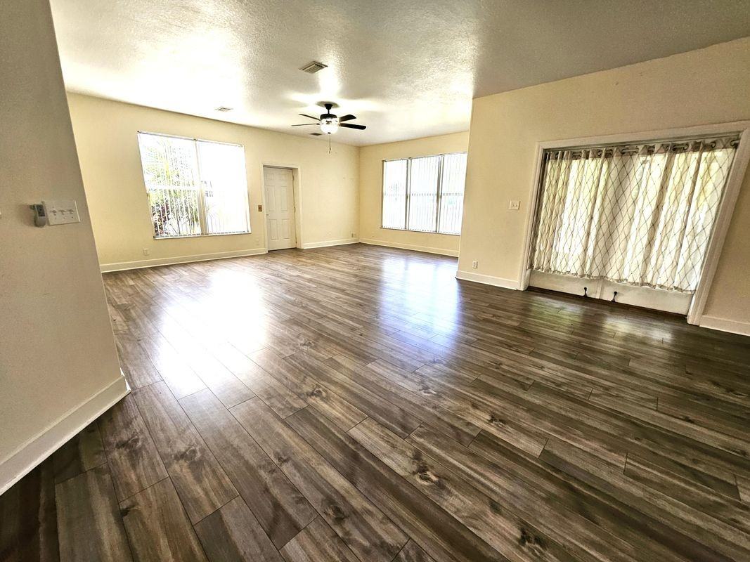 239 Corona Ave - Photo 7 of 41