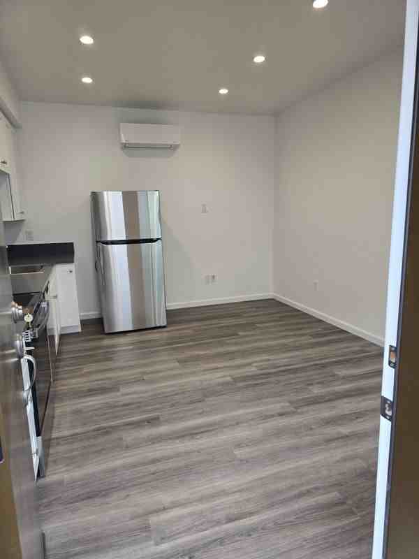 4529 Esther St - Photo 6 of 12