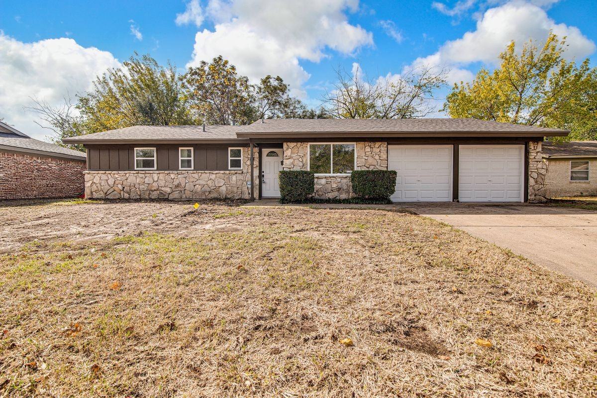 909 Kelley Dr - Photo 2 of 17