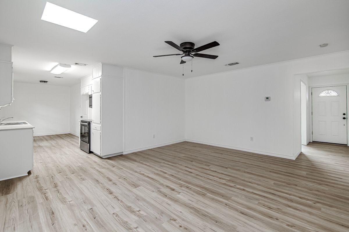 909 Kelley Dr - Photo 3 of 17