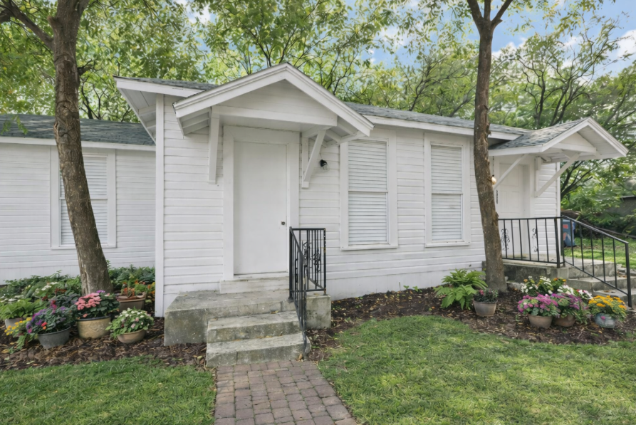 113 S Olive St #A - Photo 2 of 9