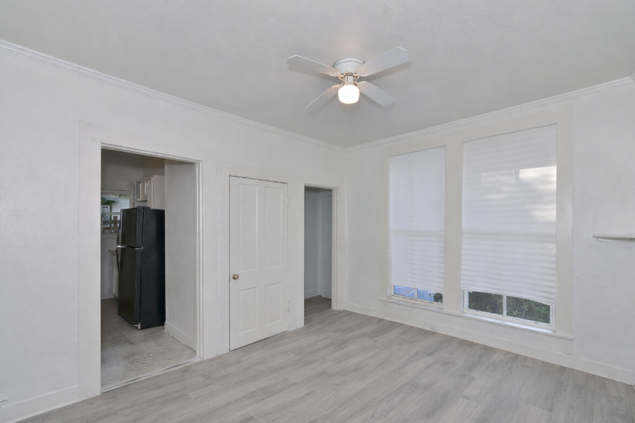 113 S Olive St #A - Photo 5 of 9