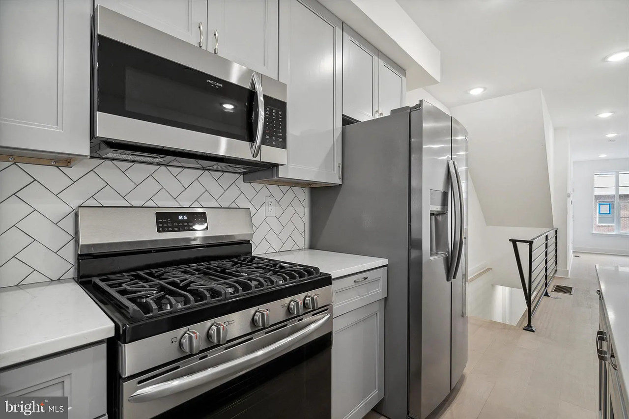 1121 S 26th St #1 - Photo 3 of 11