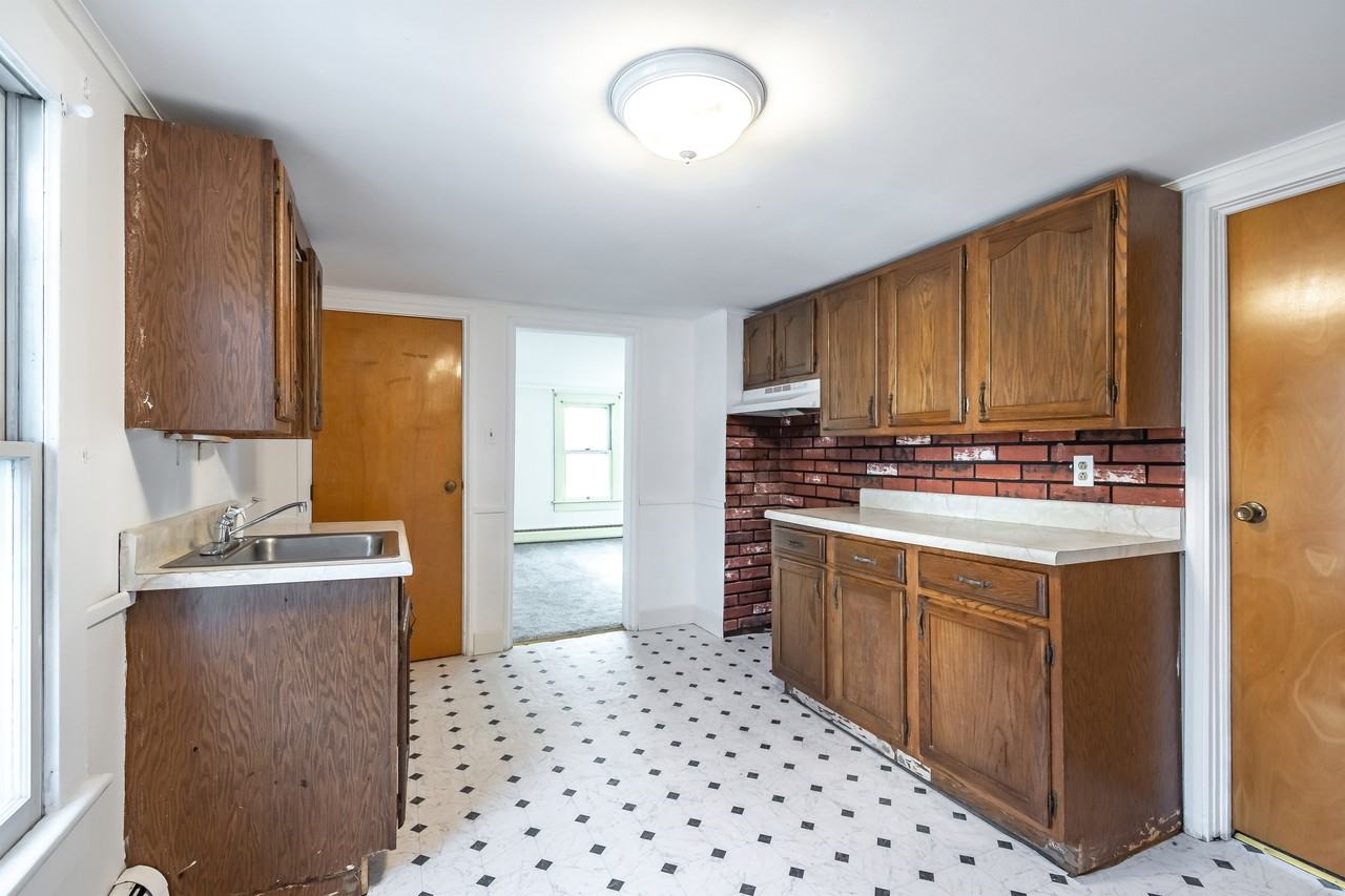 24 Midland St #2 - Photo 5 of 18