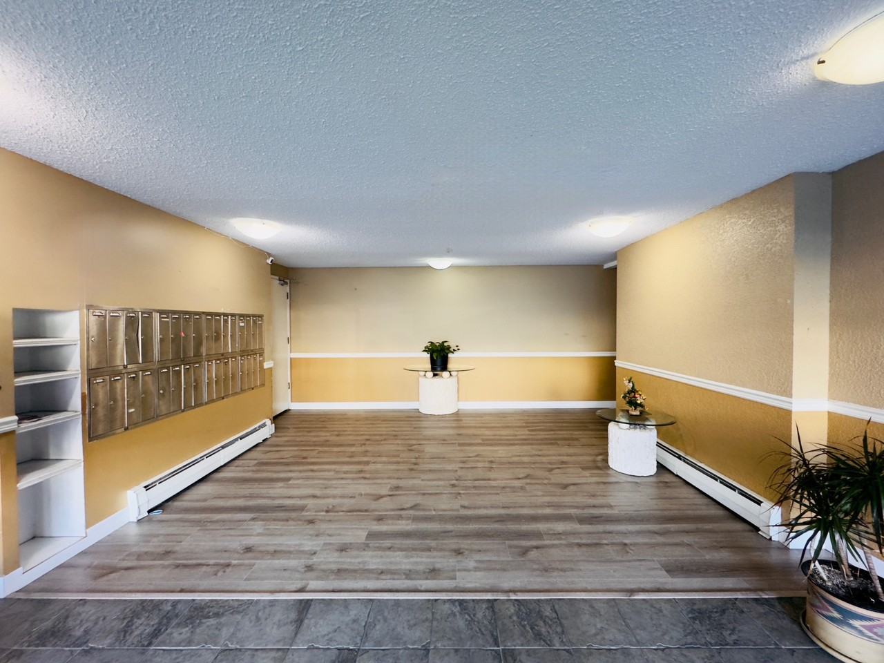 15158 Royal Ave - Photo 4 of 12