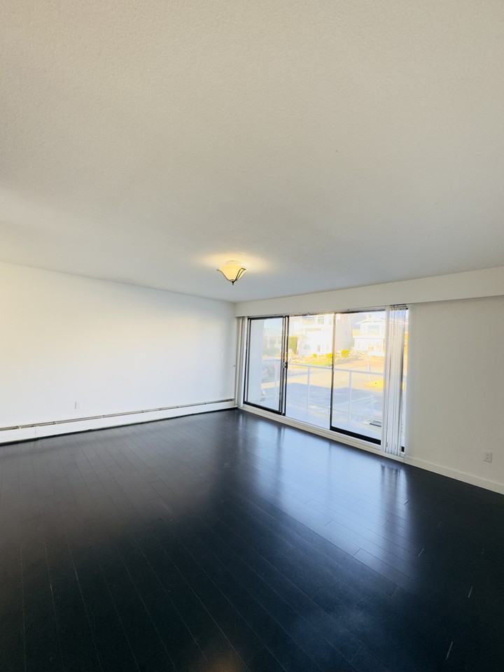 15158 Royal Ave - Photo 5 of 12