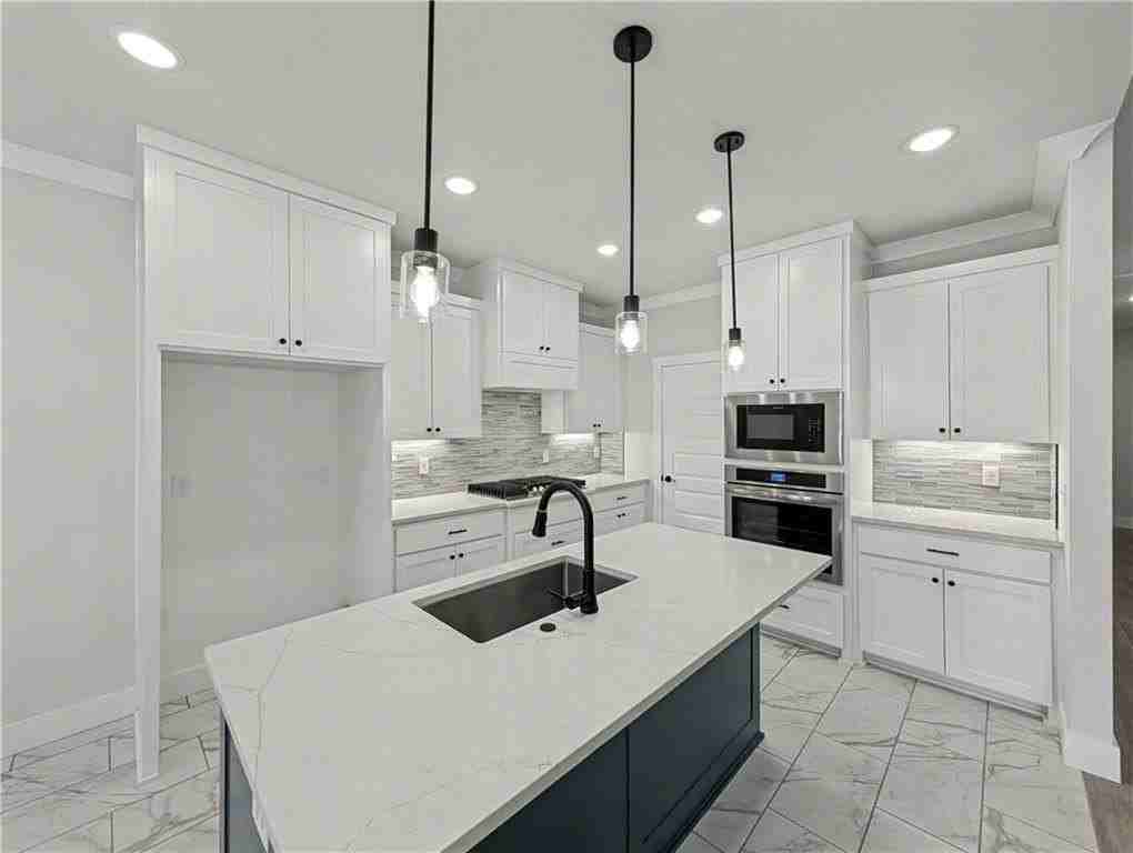 6907 Sw High Meadow Blvd - Photo 6 of 24