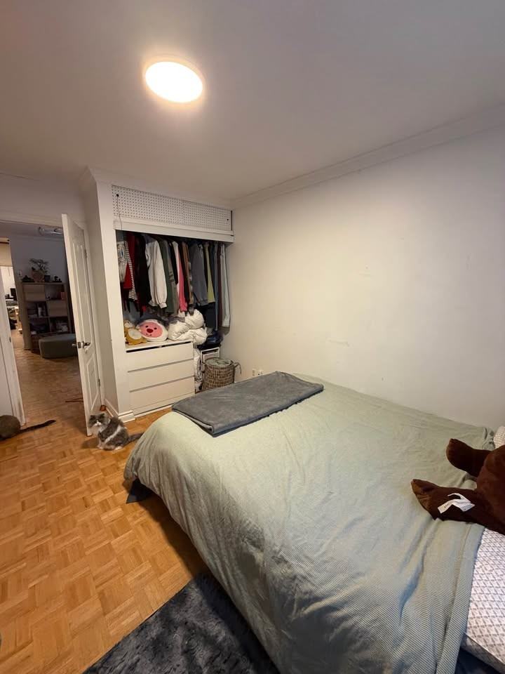 Ossington Ave & Dundas St W - Photo 4 of 12